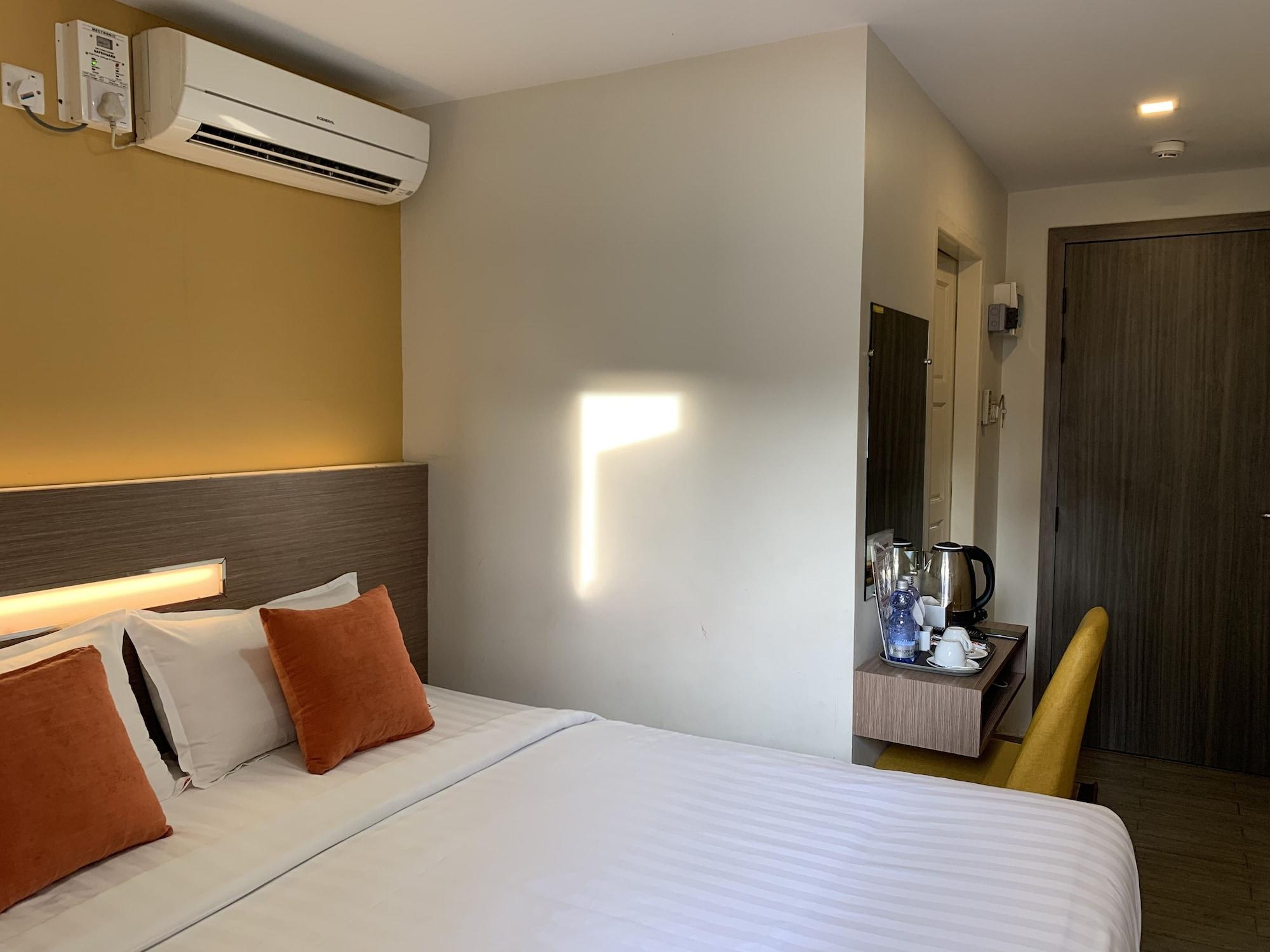 The Vibe Inn Янгон Екстериор снимка