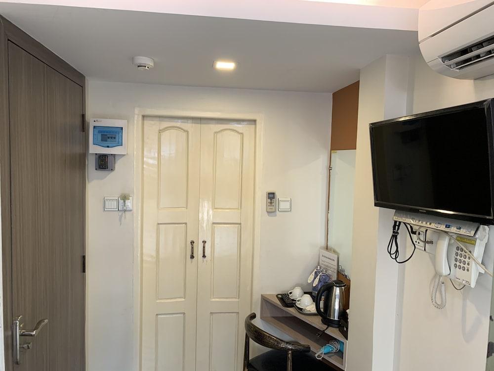 The Vibe Inn Янгон Екстериор снимка