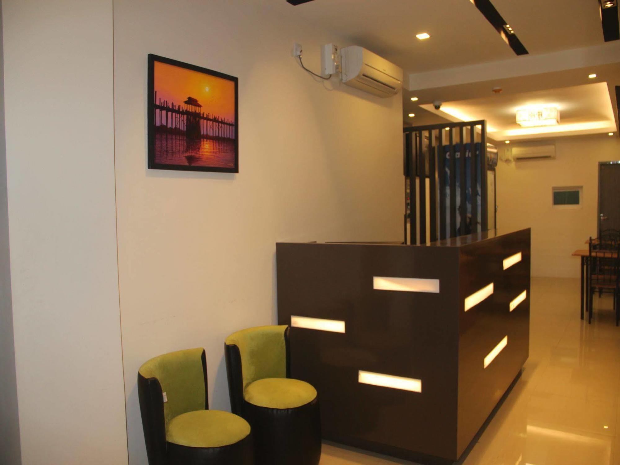 The Vibe Inn Янгон Екстериор снимка