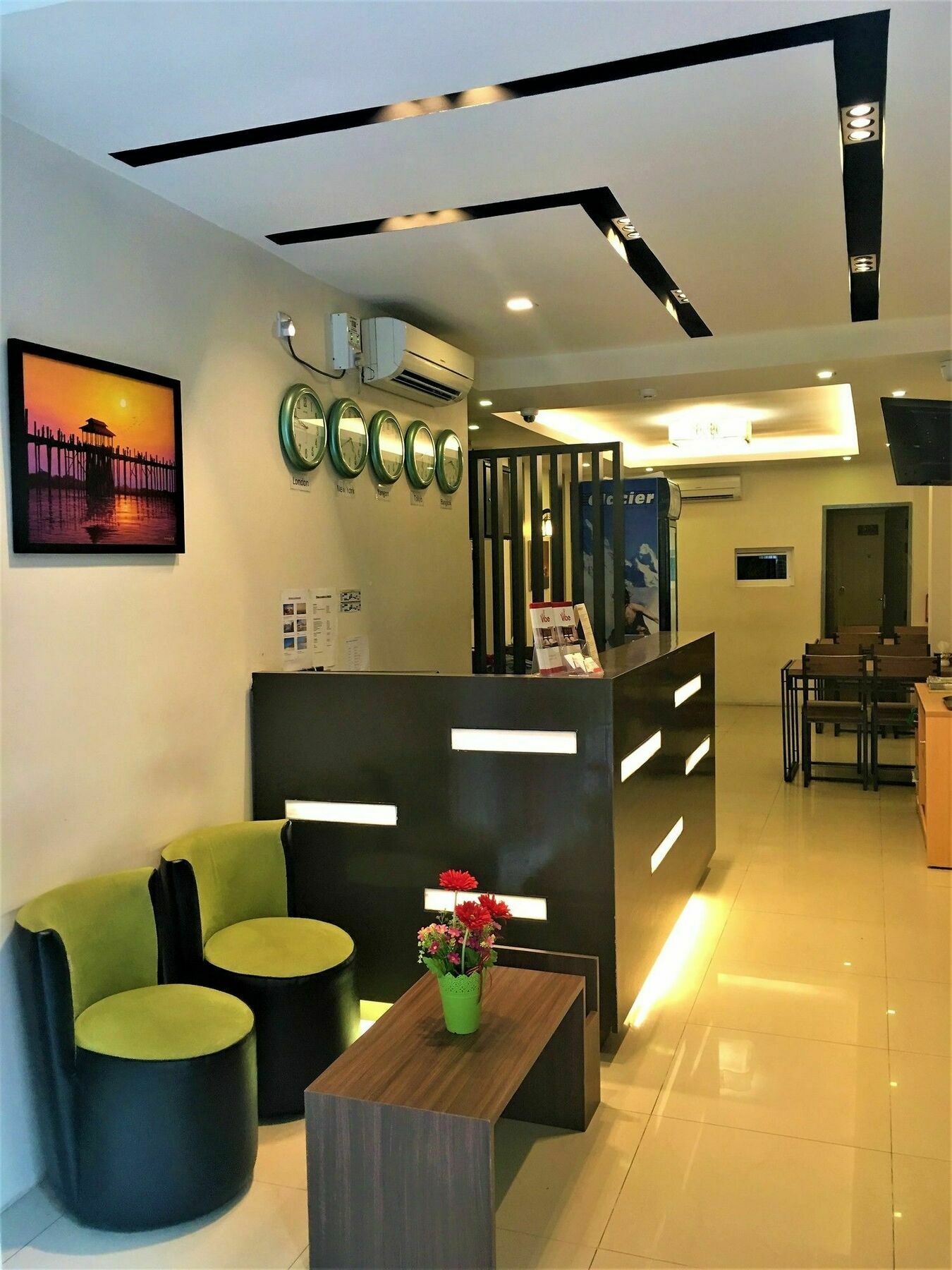 The Vibe Inn Янгон Екстериор снимка