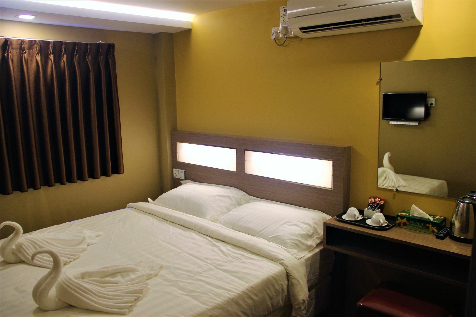 The Vibe Inn Янгон Екстериор снимка