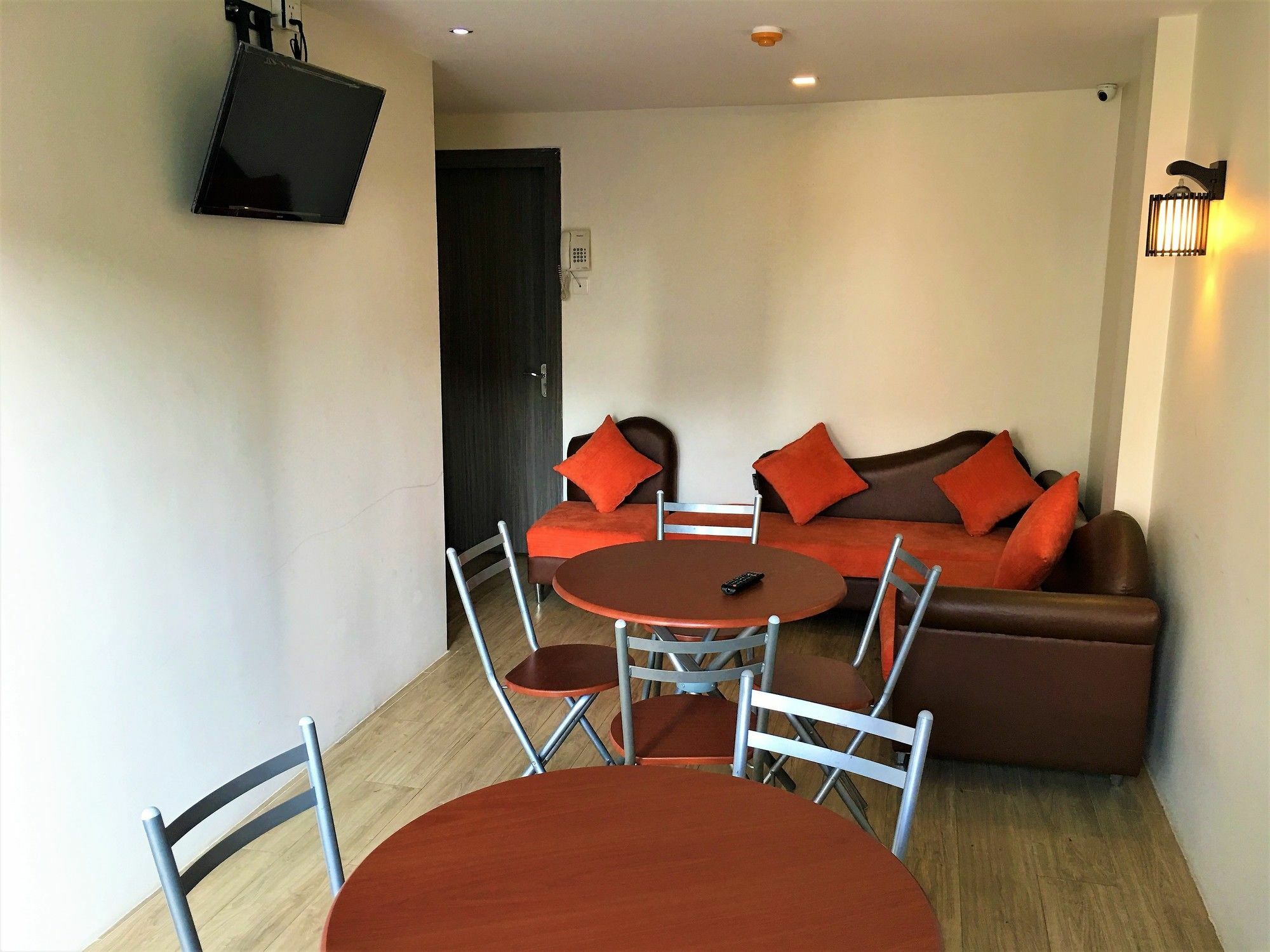 The Vibe Inn Янгон Екстериор снимка