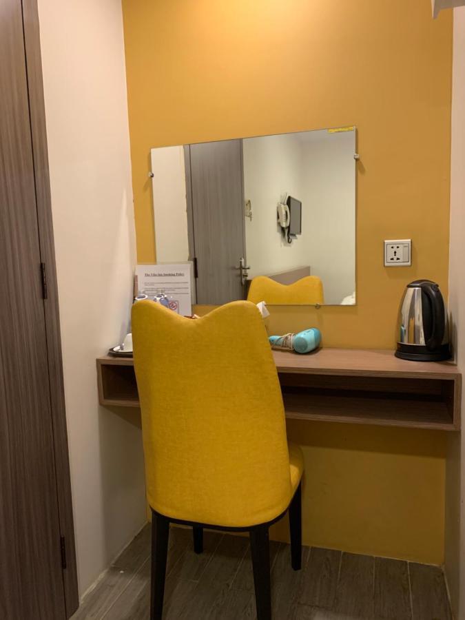 The Vibe Inn Янгон Екстериор снимка