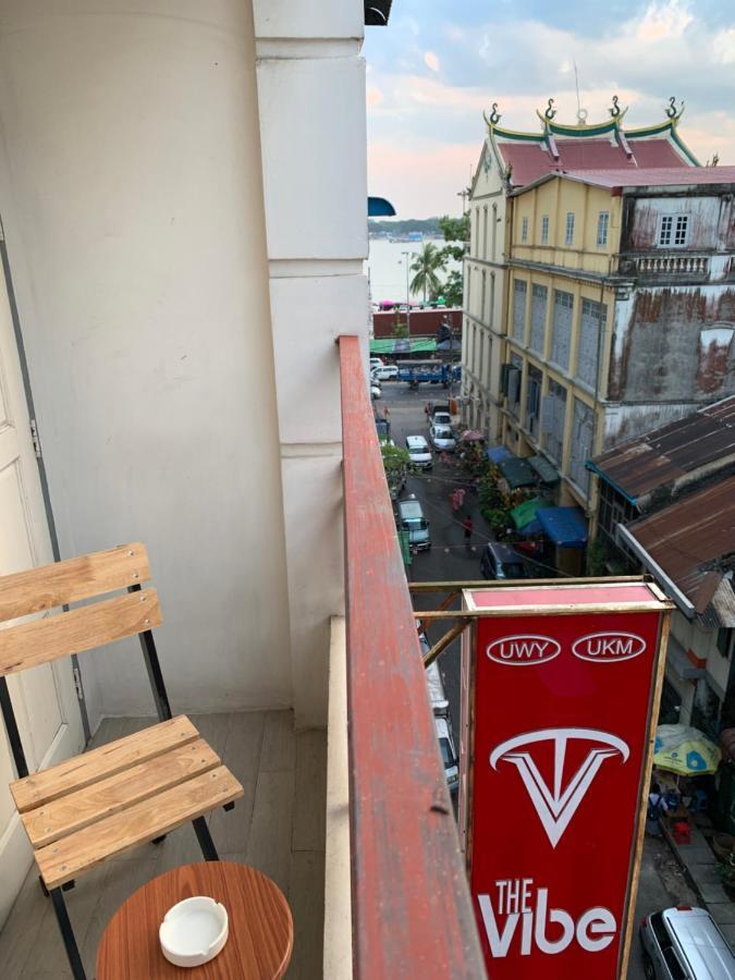 The Vibe Inn Янгон Екстериор снимка
