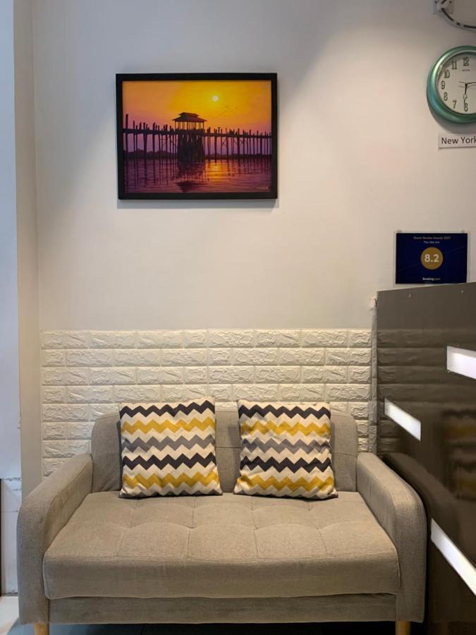 The Vibe Inn Янгон Екстериор снимка